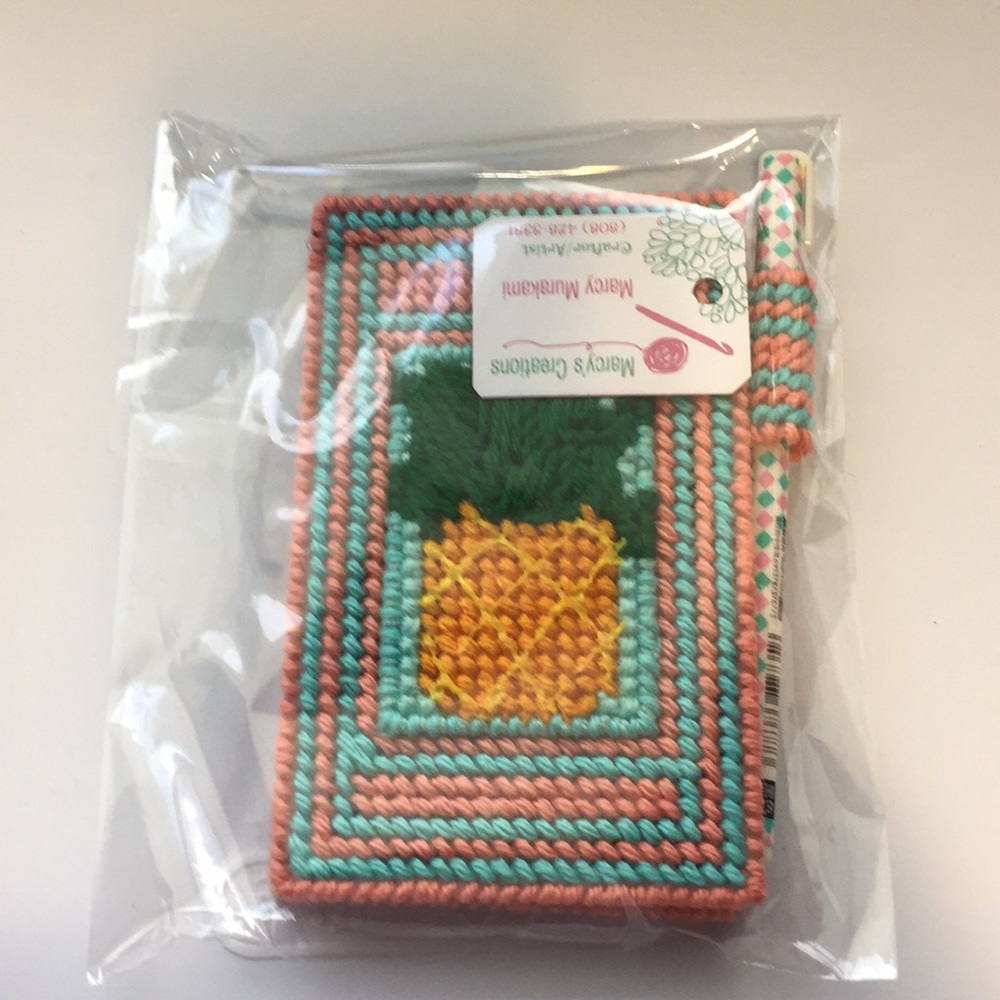 Cute Pineapple 🍍 cover note book with pen. ❤️